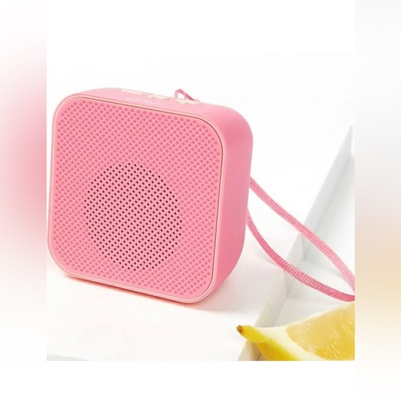 Sonix Bluetooth Speaker with USB charging cable and wrist strap - Picture 2 of 5